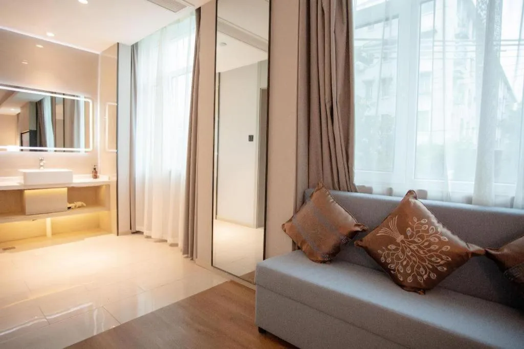 Bed in GYA Shanghai Jiangpu Hotel