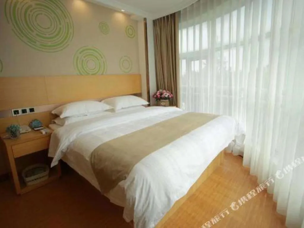 Bed in GreenTree Inn Shanghai National Convention and Exhibition Center Huaxiang Road