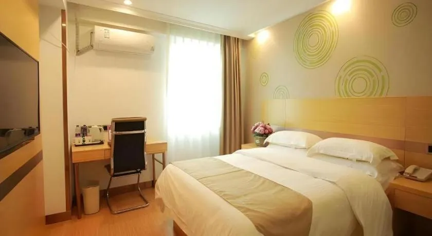 Bed in GreenTree Inn Shanghai National Convention and Exhibition Center Huaxiang Road