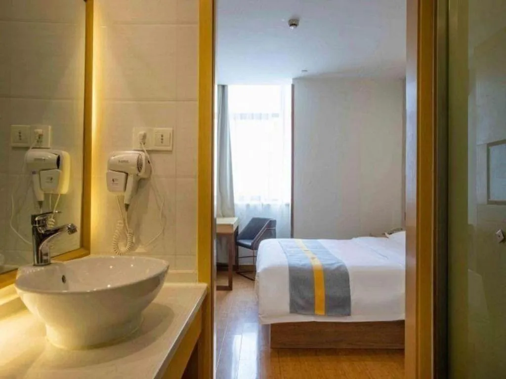 Bed in GreenTree Inn Shanghai National Convention and Exhibition Center Huaxiang Road