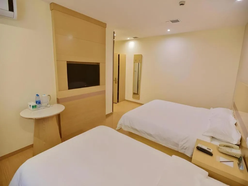 Bed in GreenTree Inn Shanghai National Convention and Exhibition Center Huaxiang Road