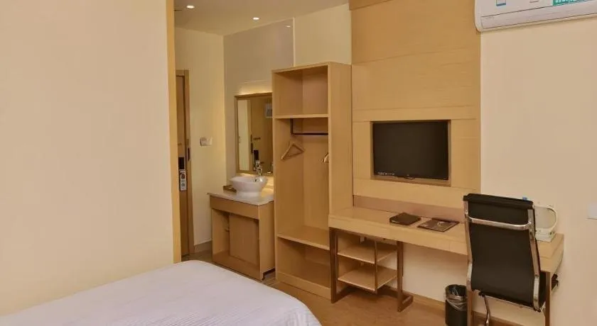 Bed in GreenTree Inn Shanghai National Convention and Exhibition Center Huaxiang Road