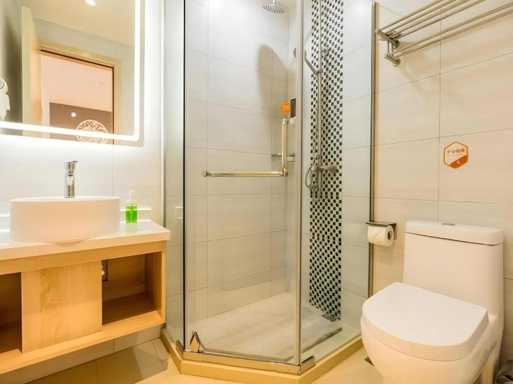 Shell Shanghai Yangpu District Pingliang Road Binjiang Hotel