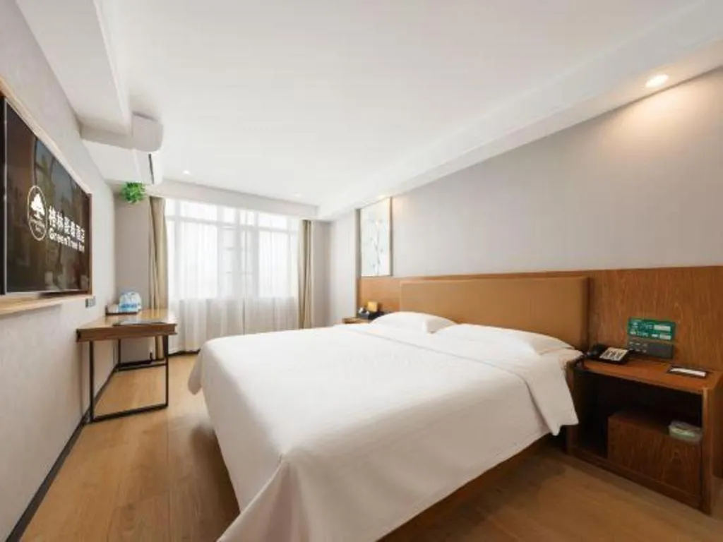 Bed in GreenTree Inn Haikou City Wuzhishan Road