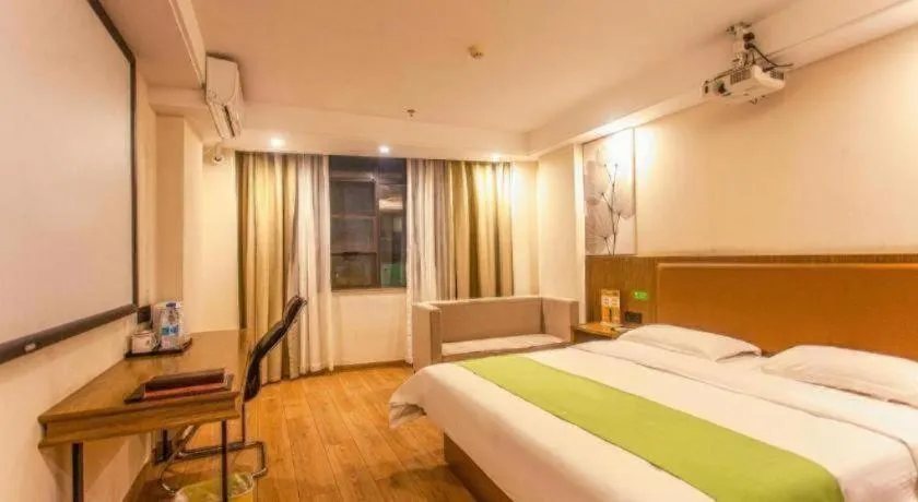 Bed in GreenTree Inn Haikou City Wuzhishan Road