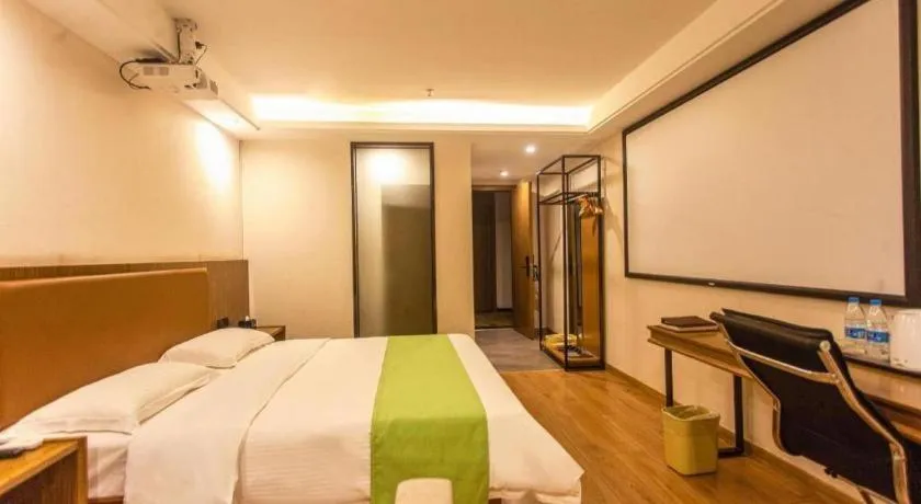 Bed in GreenTree Inn Haikou City Wuzhishan Road