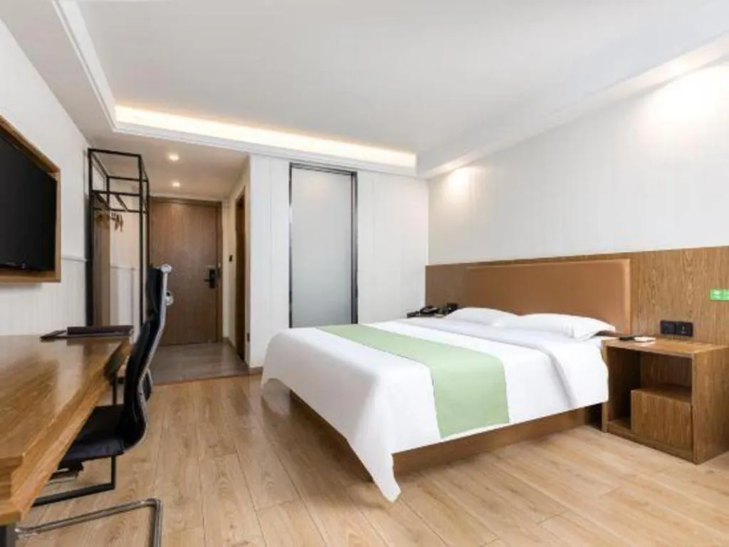 Bed in GreenTree Inn Haikou City Wuzhishan Road