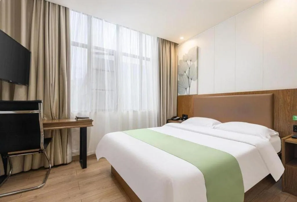 Bed in GreenTree Inn Haikou City Wuzhishan Road