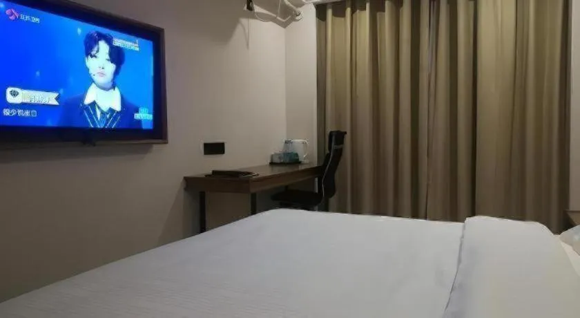 Bed in GreenTree Inn Haikou City Wuzhishan Road