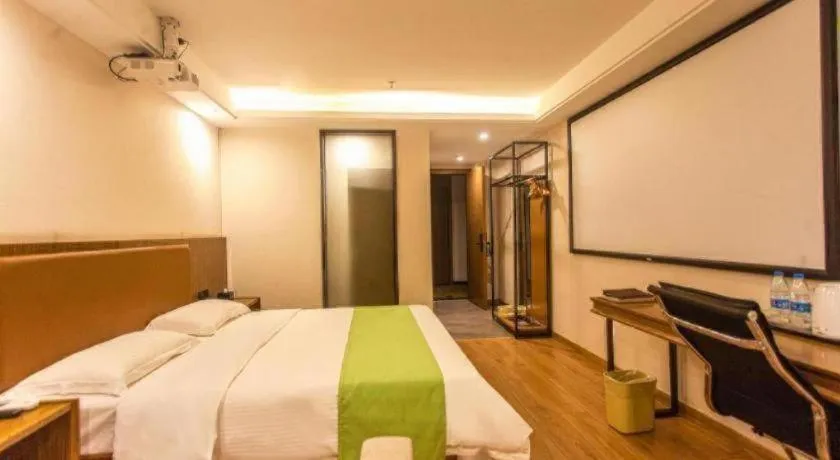 Bed in GreenTree Inn Haikou City Wuzhishan Road