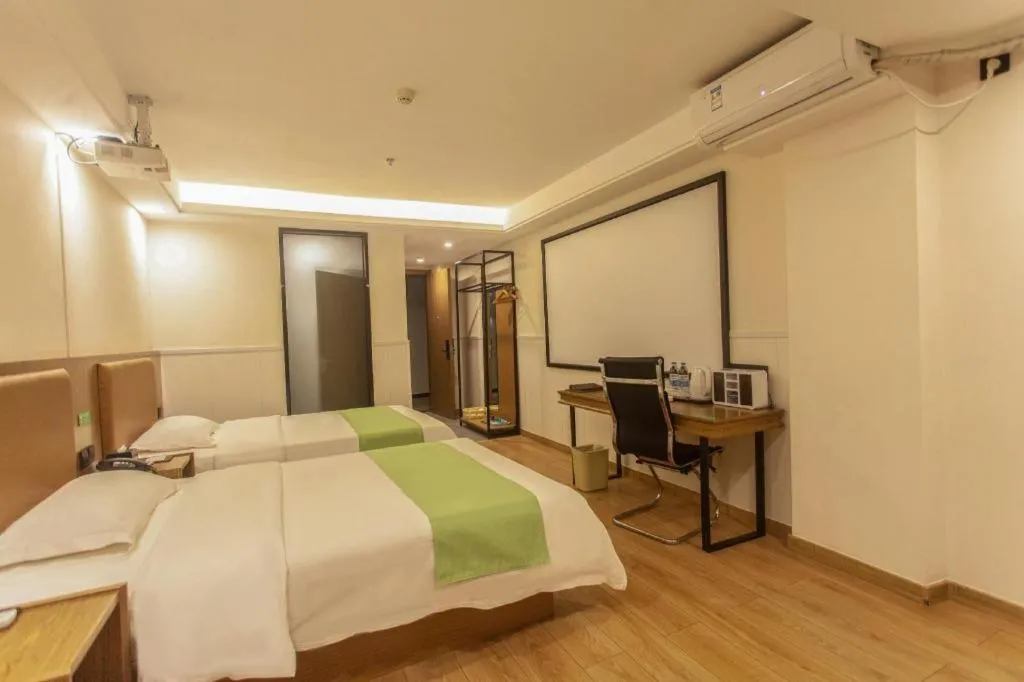 Bed in GreenTree Inn Haikou City Wuzhishan Road