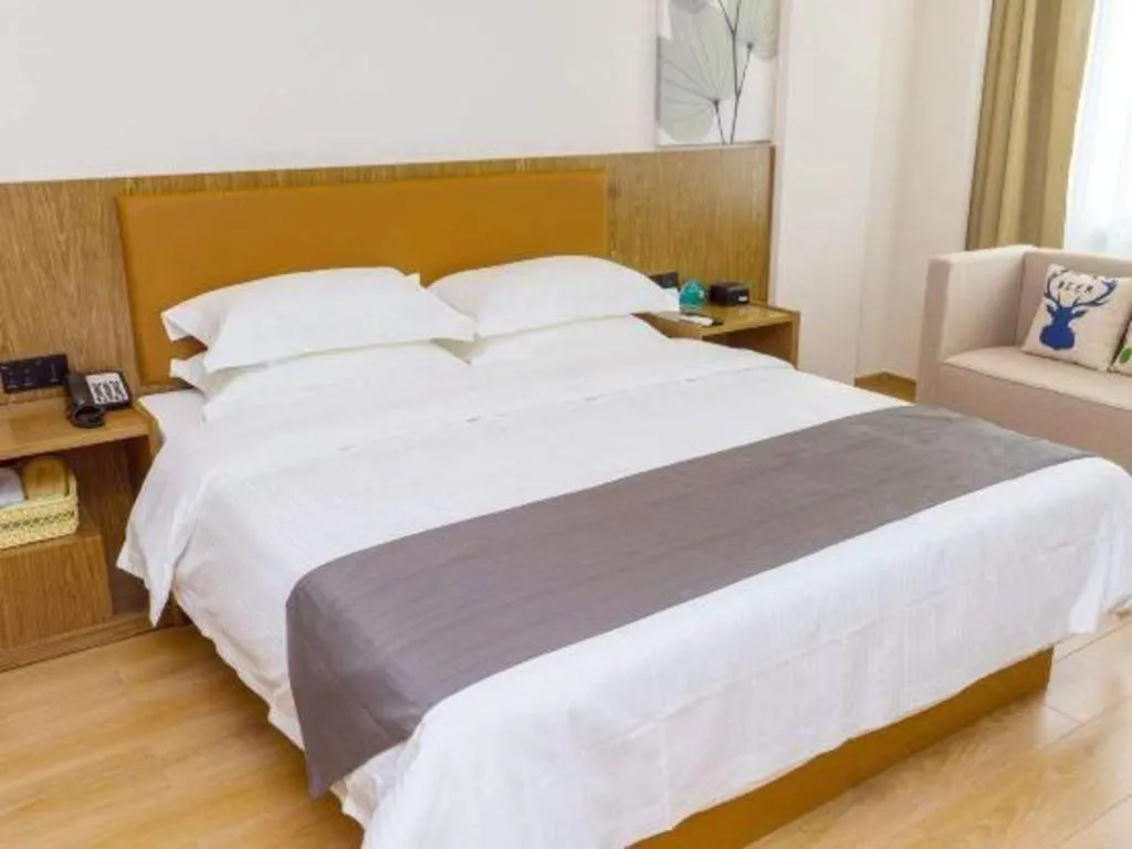 Bed in GreenTree Inn Haikou City Wuzhishan Road