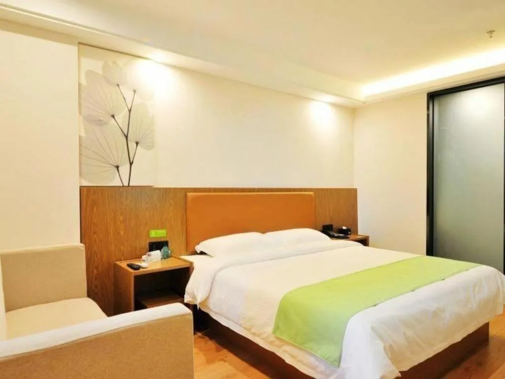 Bed in GreenTree Inn Haikou City Wuzhishan Road