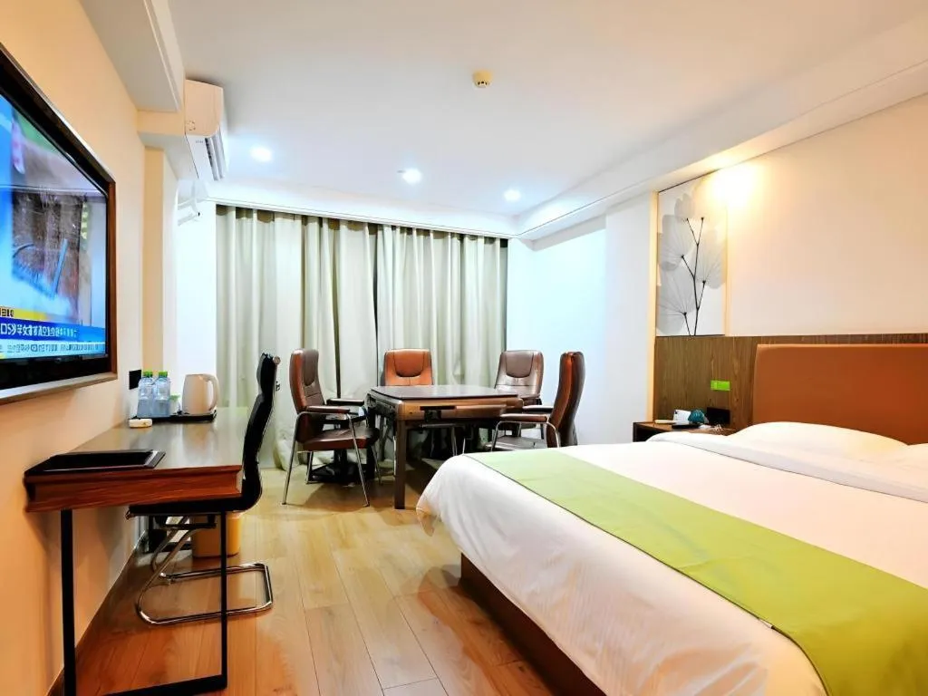 Bed in GreenTree Inn Haikou City Wuzhishan Road
