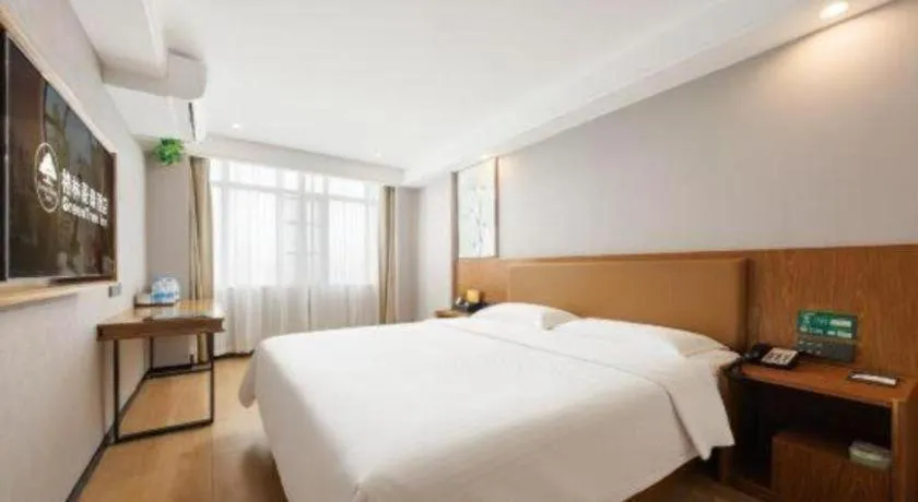 Bed in GreenTree Inn Haikou City Wuzhishan Road