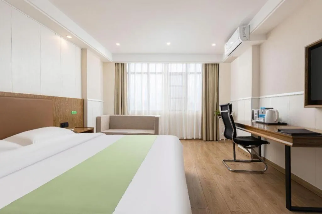 Bed in GreenTree Inn Haikou City Wuzhishan Road