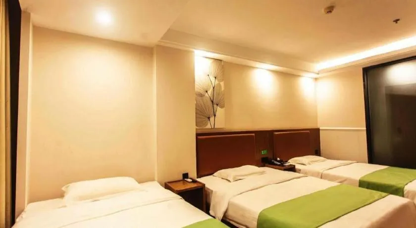 Bed in GreenTree Inn Haikou City Wuzhishan Road