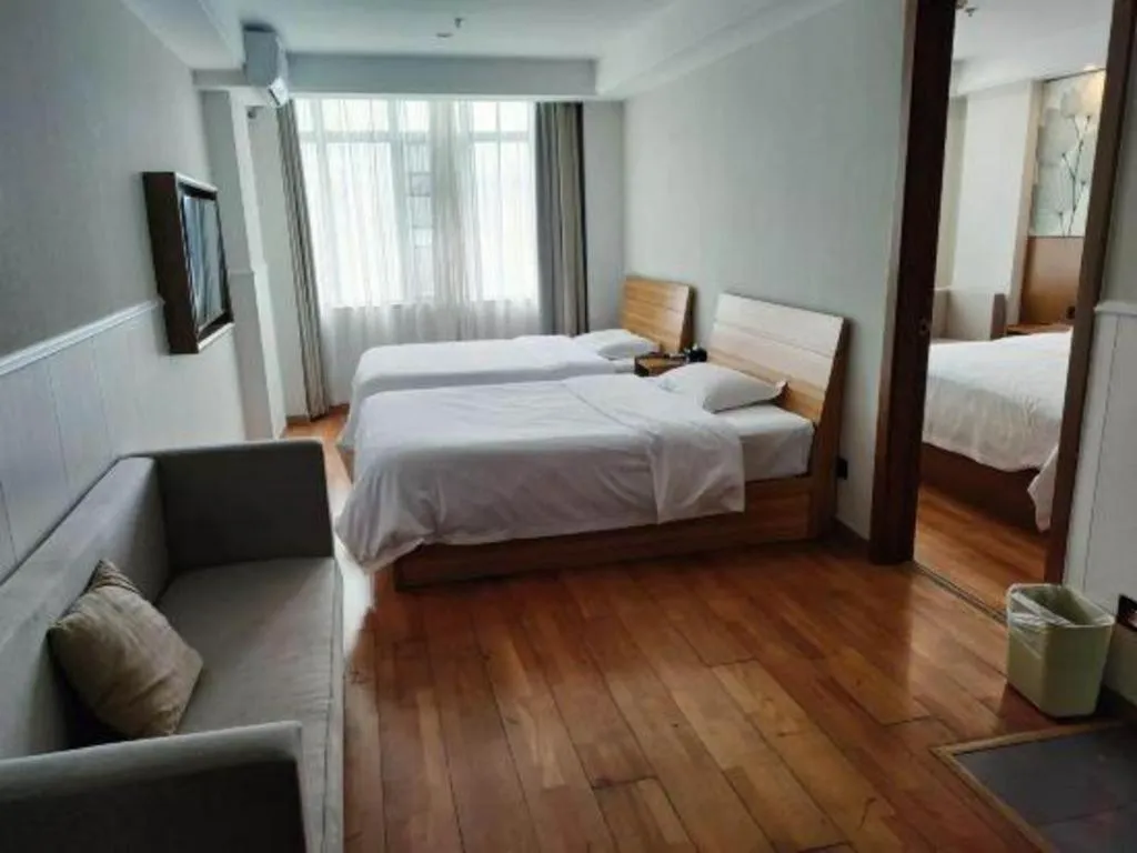 Bed in GreenTree Inn Haikou City Wuzhishan Road