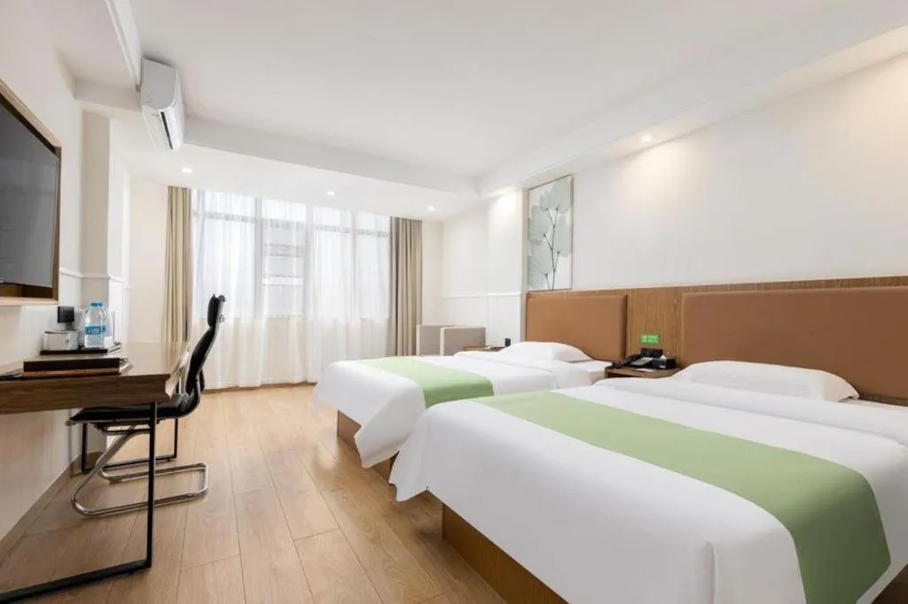 Bed in GreenTree Inn Haikou City Wuzhishan Road