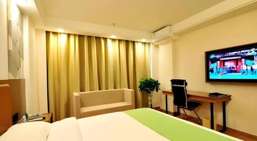 Bed in GreenTree Inn Haikou City Wuzhishan Road