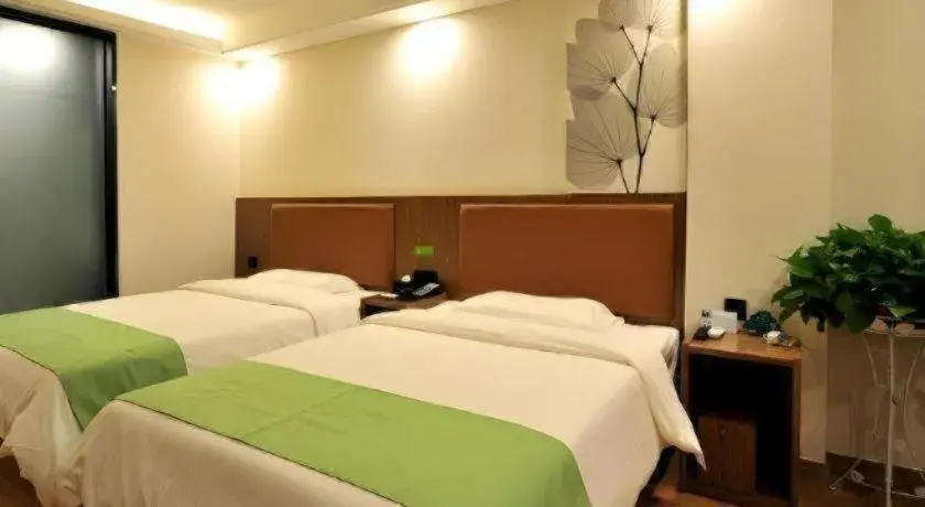 Bed in GreenTree Inn Haikou City Wuzhishan Road Bed in GreenTree Inn Haikou City Wuzhishan Road