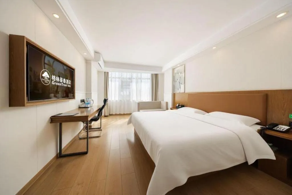 Bed in GreenTree Inn Haikou City Wuzhishan Road