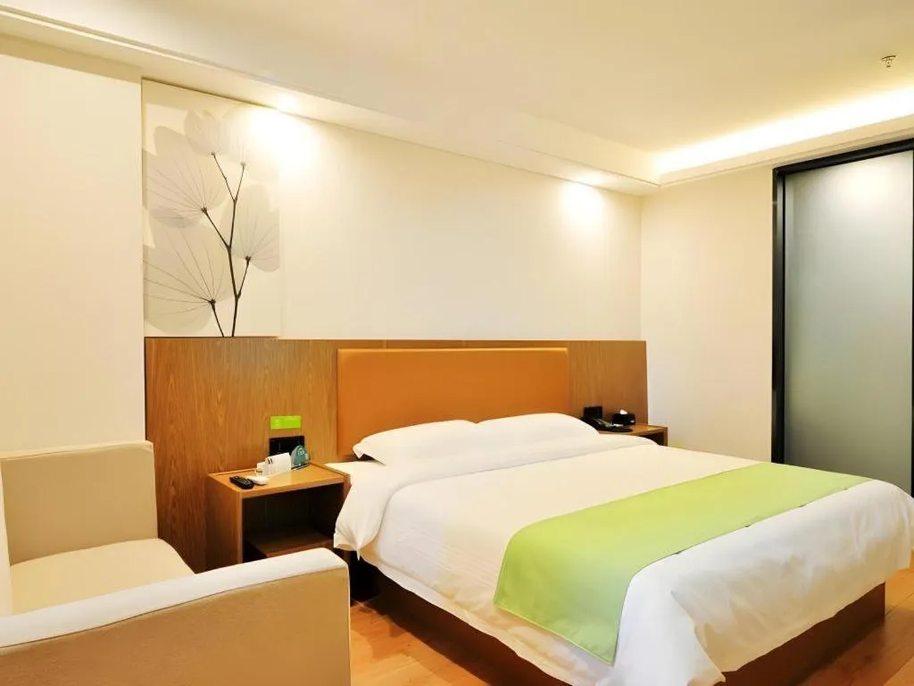 Bed in GreenTree Inn Haikou City Wuzhishan Road