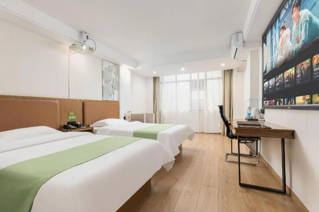 Bed in GreenTree Inn Haikou City Wuzhishan Road