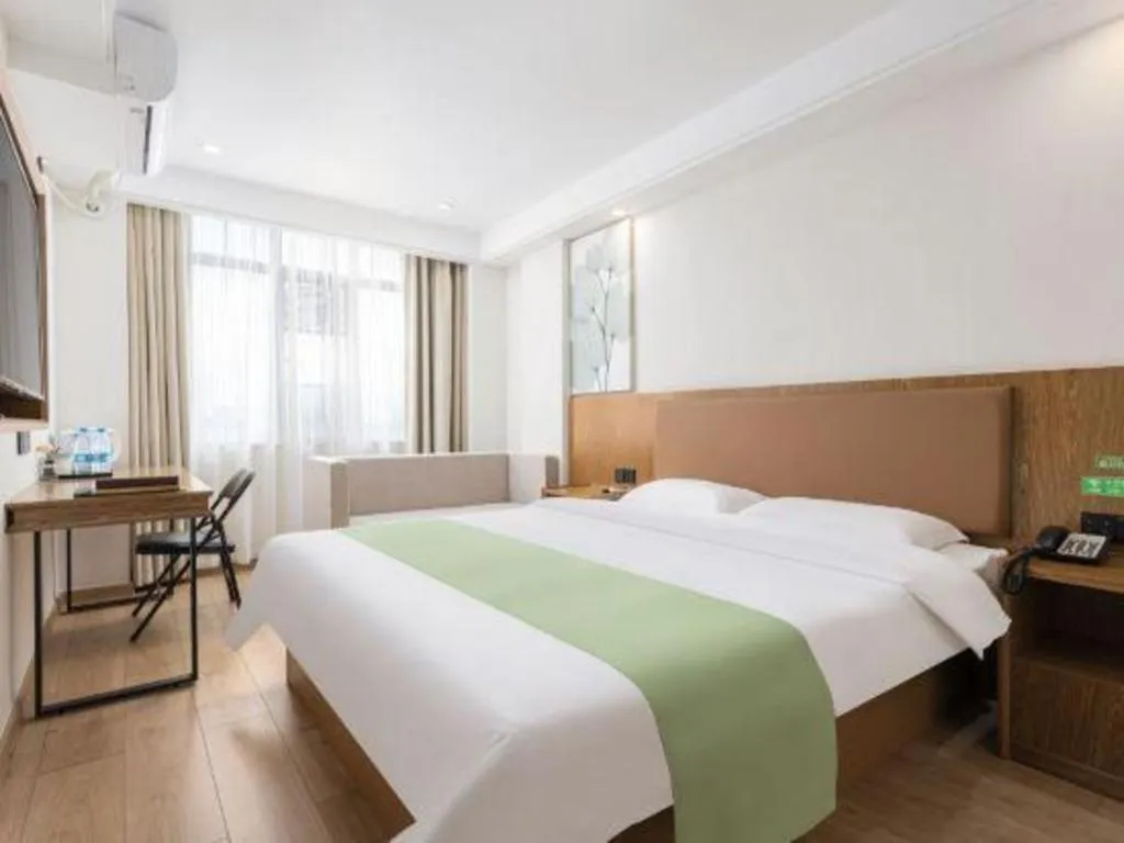 Bed in GreenTree Inn Haikou City Wuzhishan Road