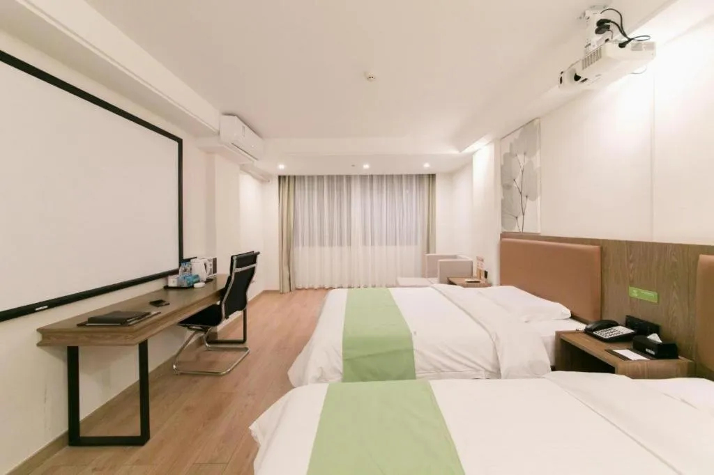Bed in GreenTree Inn Haikou City Wuzhishan Road