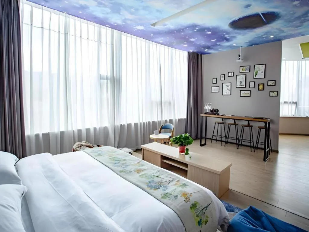 Bed in VX Dali Erhai Park Seascape Hotel