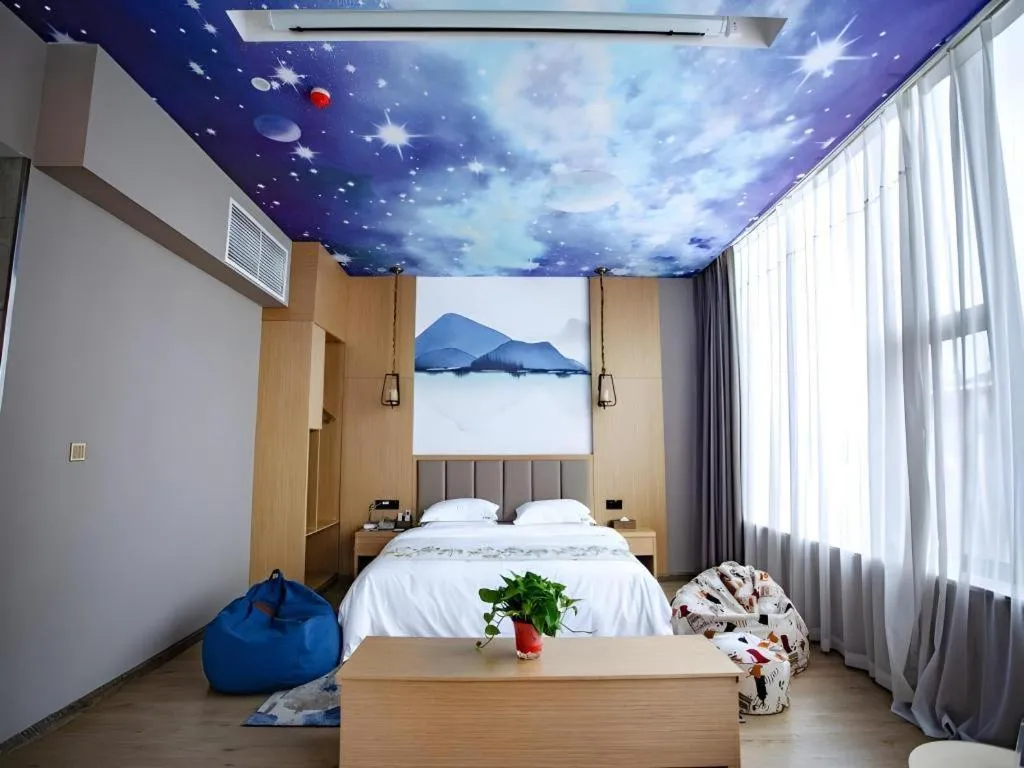 Bed in VX Dali Erhai Park Seascape Hotel