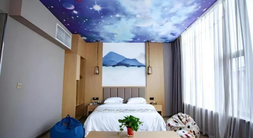 Bed in VX Dali Erhai Park Seascape Hotel