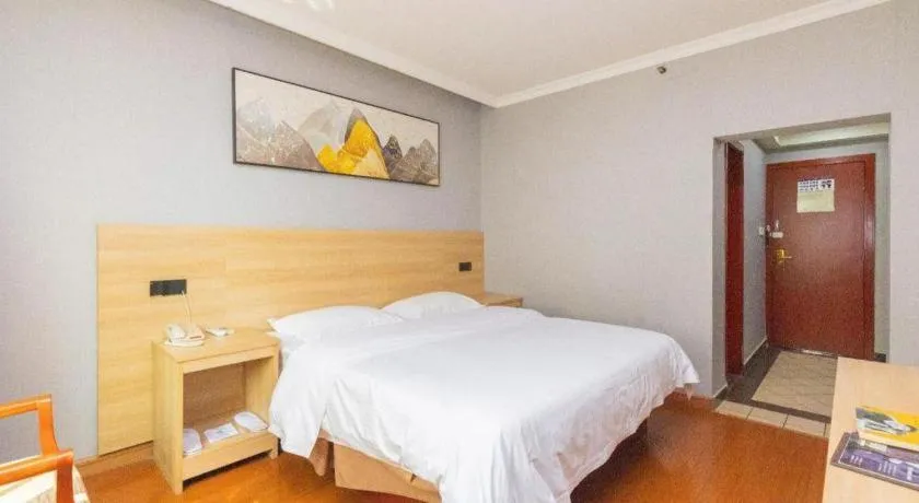 Bed in GreenTree Inn Chongqing Longhu Times Tianjie Xietaizi Metro Station