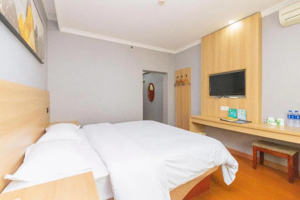 Bed in GreenTree Inn Chongqing Longhu Times Tianjie Xietaizi Metro Station