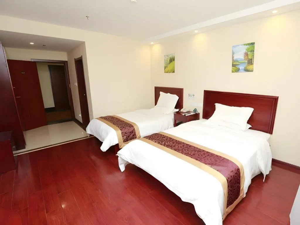 Bed in GreenTree Inn Chongqing Longhu Times Tianjie Xietaizi Metro Station