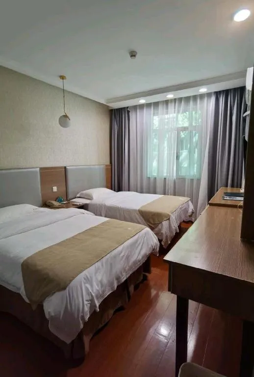 Bed in GreenTree Inn Chongqing Longhu Times Tianjie Xietaizi Metro Station