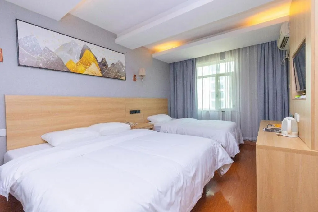 Bed in GreenTree Inn Chongqing Longhu Times Tianjie Xietaizi Metro Station