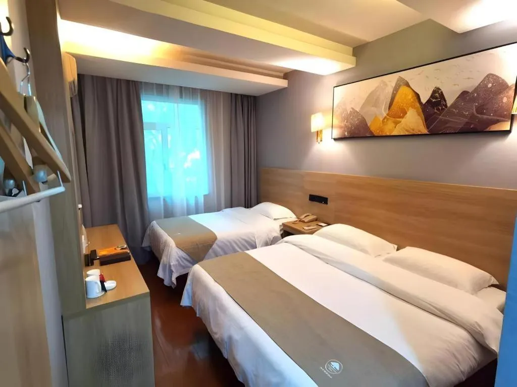 Bed in GreenTree Inn Chongqing Longhu Times Tianjie Xietaizi Metro Station