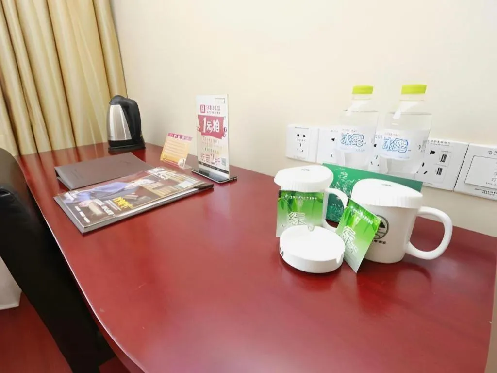 GreenTree Inn Chongqing Longhu Times Tianjie Xietaizi Metro Station