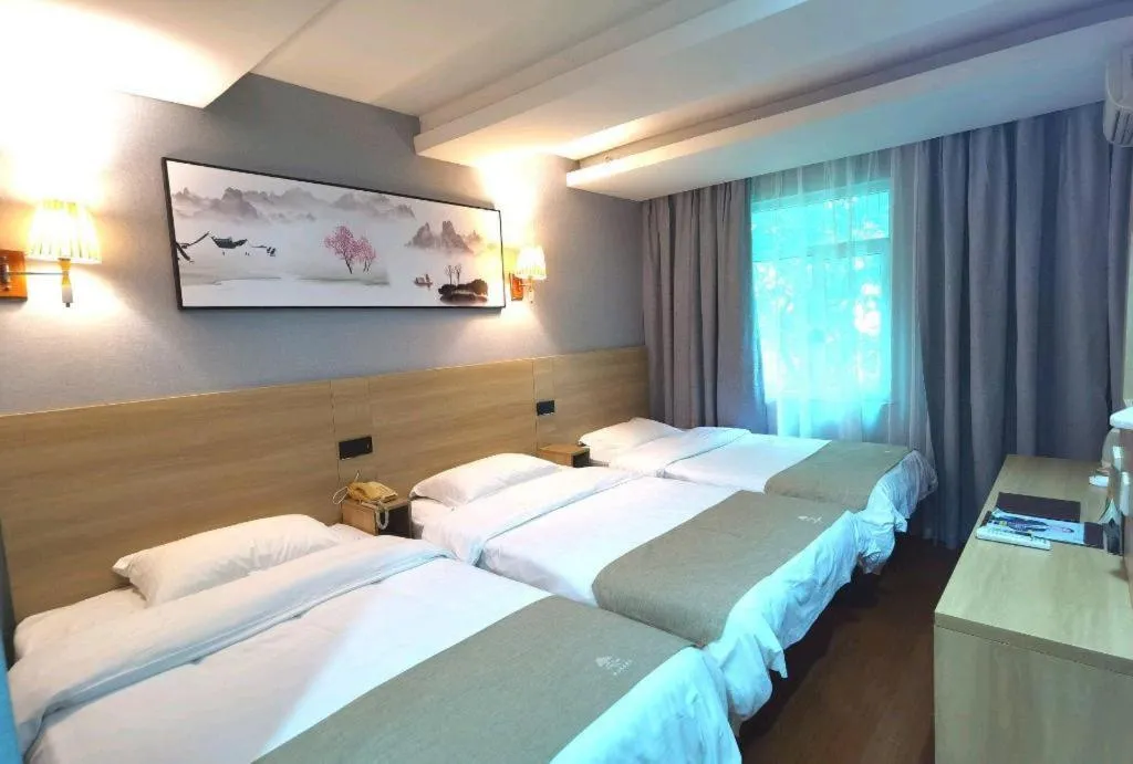 Bed in GreenTree Inn Chongqing Longhu Times Tianjie Xietaizi Metro Station