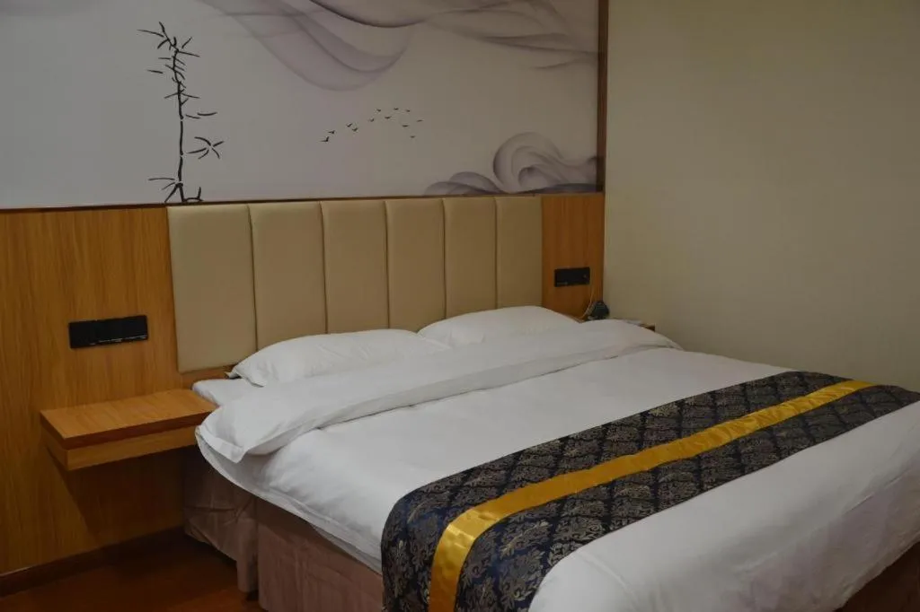 Bed in GreenTree Inn Chongqing Longhu Times Tianjie Xietaizi Metro Station