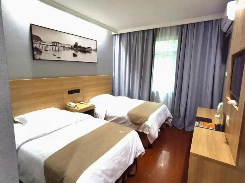 Bed in GreenTree Inn Chongqing Longhu Times Tianjie Xietaizi Metro Station