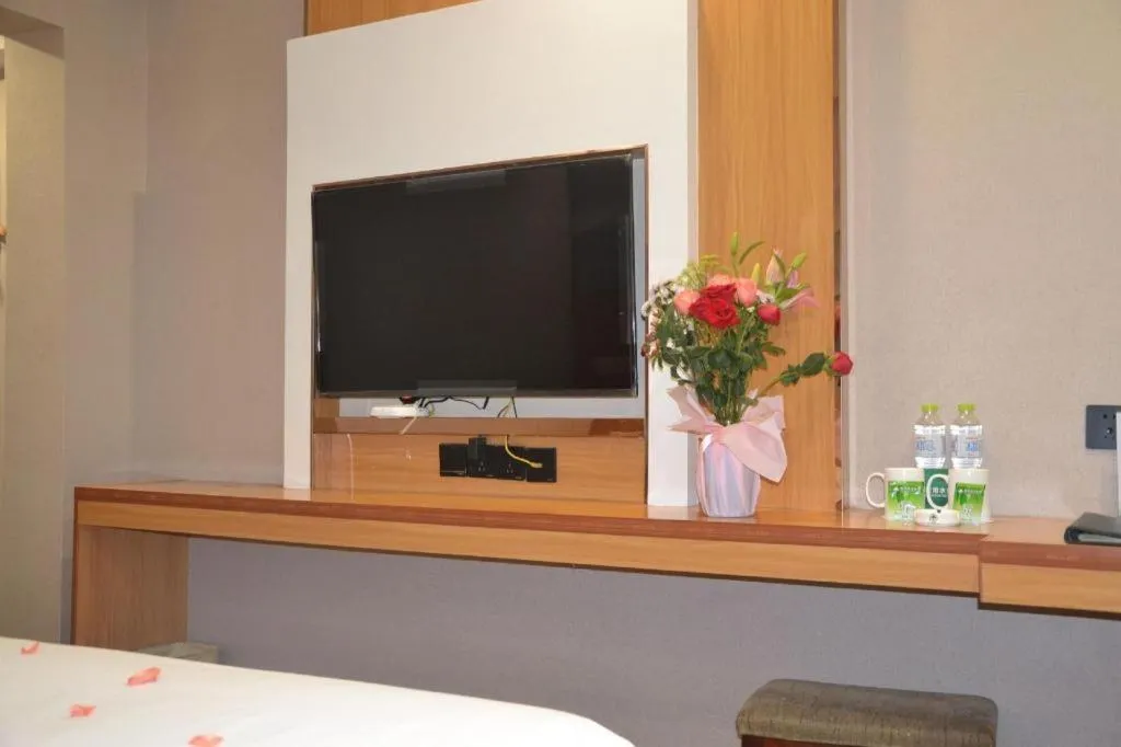 Bed in GreenTree Inn Chongqing Longhu Times Tianjie Xietaizi Metro Station