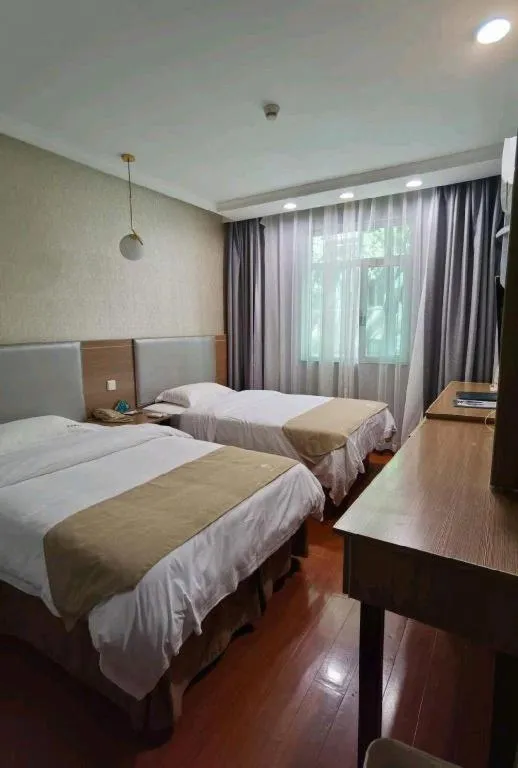 Bed in GreenTree Inn Chongqing Longhu Times Tianjie Xietaizi Metro Station