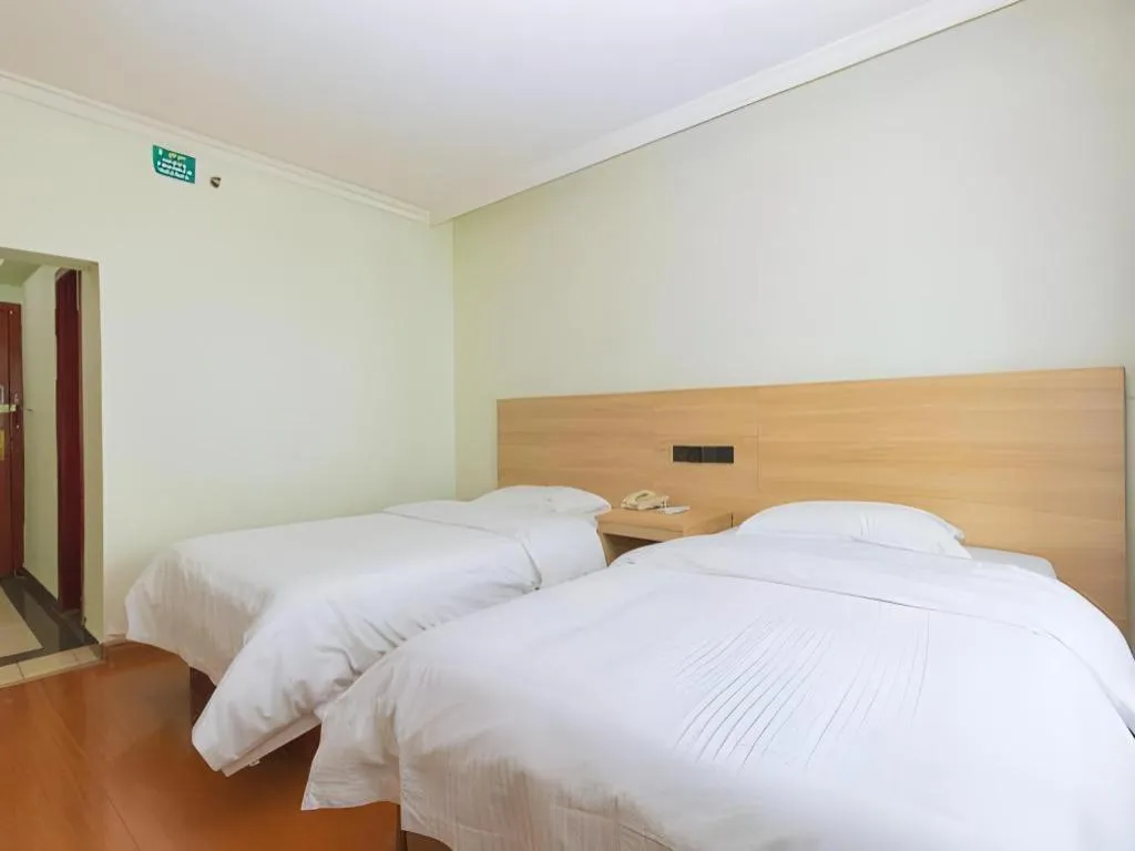 Bed in GreenTree Inn Chongqing Longhu Times Tianjie Xietaizi Metro Station