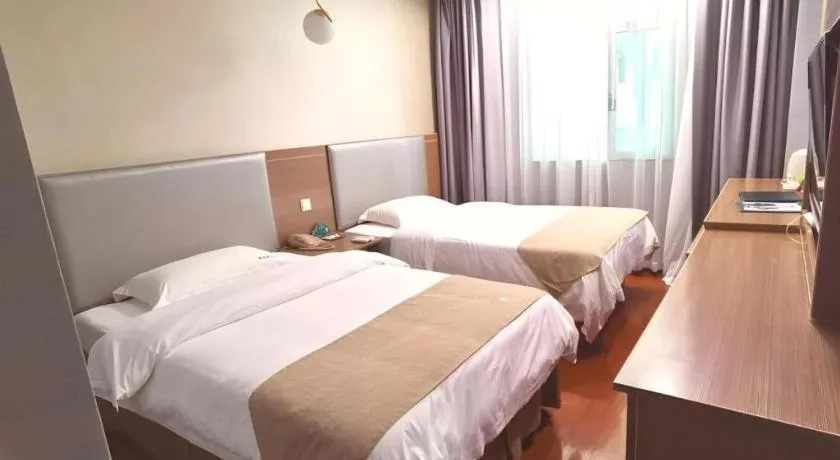 Bed in GreenTree Inn Chongqing Longhu Times Tianjie Xietaizi Metro Station