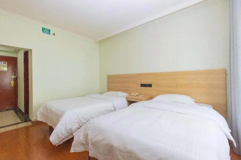 Bed in GreenTree Inn Chongqing Longhu Times Tianjie Xietaizi Metro Station