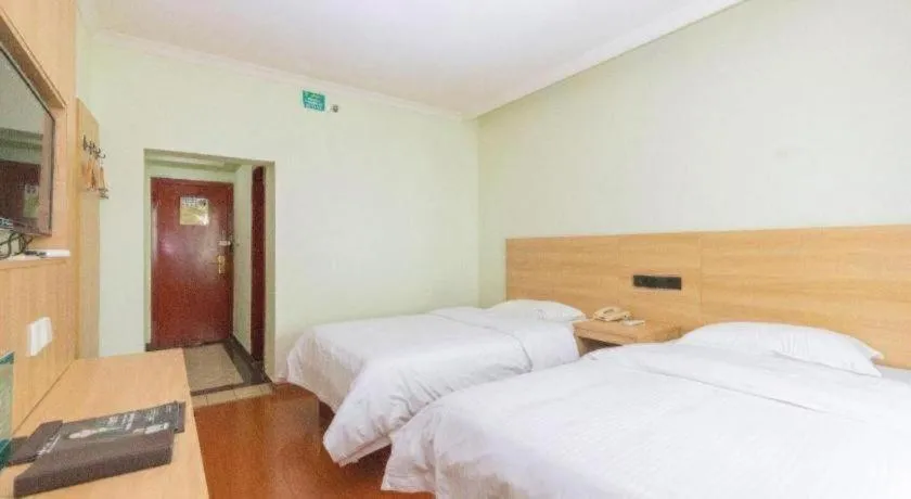 Bed in GreenTree Inn Chongqing Longhu Times Tianjie Xietaizi Metro Station