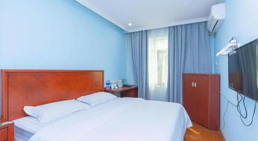 Bed in GreenTree Inn Chongqing Longhu Times Tianjie Xietaizi Metro Station